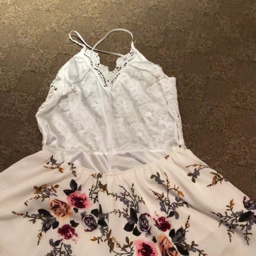 NWOT white lace and floral romper - Picture 2 of 3